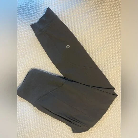 Lululemon Train Free High-Rise Crop 23" - Graphite Grey - Size 6 - Picture 5 of 7